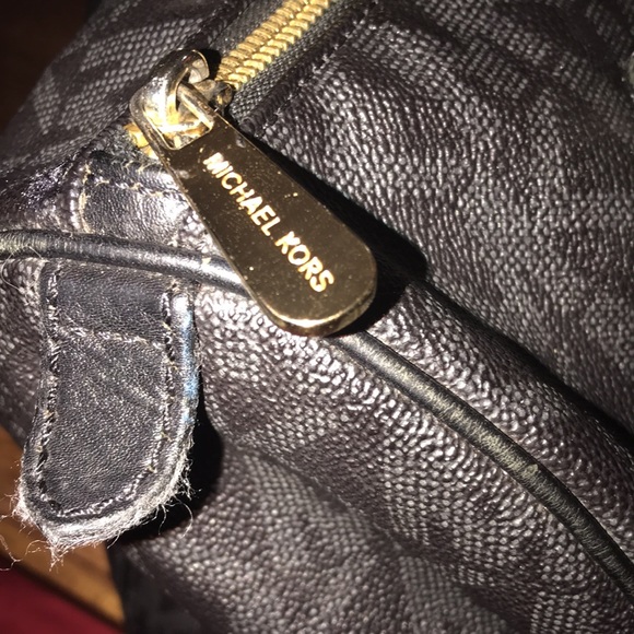 Authentic Michael Kors Handbag! Does not come with dust bag! Check all pics! - Picture 4 of 11